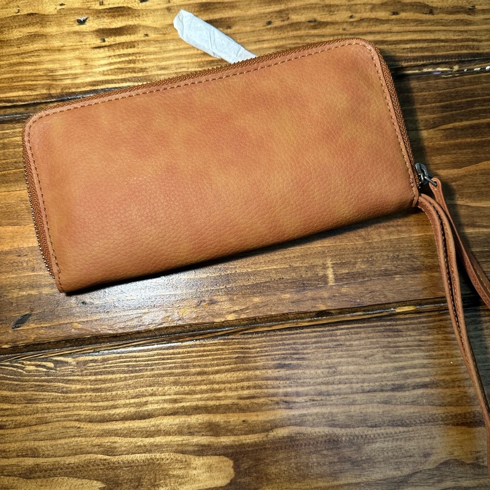 NWT Free People Wallet Brown Distressed Vegan Wristlet Strap Zip Closer Clutch - Picture 3 of 7